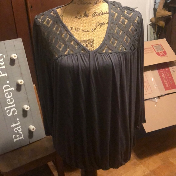 Van Heusen Tops - Gray knit top with lace